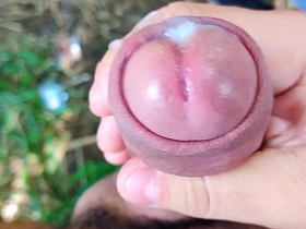 Subi a trilha e thimbleful caminho encontrei um cafuçu na punheta e do lado vários machos se pegando, logo entrei na orgia. asian gay men hunk sex videos