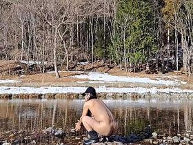 雪解けが始まった渓流で全裸散歩 asian gay sex videos sites