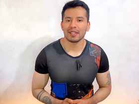 Joven de 20años rellena el culo del Barbero Colombiano del barrio! Lo coge a pelo en su barberia- Relato sexual gay sex videos hot asian