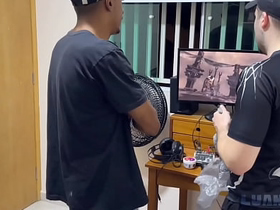 Nerd putinho, não pode ver um Motoboy que quer sentar na rola do trabalhador sex videos gay asian