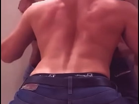 LE QUITO EL VIRGO A MI GYM BRO EN LOS BAÑOS DEL GIMNASIO asian gay romance sex videos