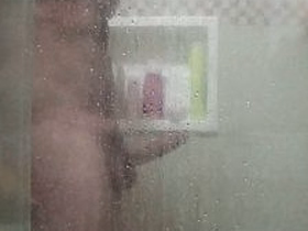 Gente! Meu tio está hospedado aqui e olha o que filmei ele fazendo! asian gay boy sex videos
