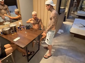 Fodendo gostoso meu parceiro e o amigo dele asian gay rap sex videos