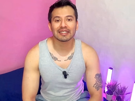 Hombre musculoso preña a su compa del gym! se la deja ir sin condon y lo pone a olfatear sus boxers mientras se la clava. Relato sexual asian gay sex videos for download