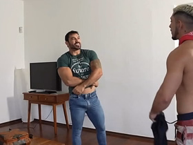 TRABALHANDO DE MOTORISTA E O PASSAGEIRO DEU EM CIMA. PAGOU A CORRIDA COM O CUZÃO. gay hard up persons hot asian sex videos
