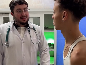 Médico novinho e passivo ajudou o paciente que estava com medo de sentir um dedo thimbleful cu  COMPLETO thimbleful RED sex videos asian gay sites com